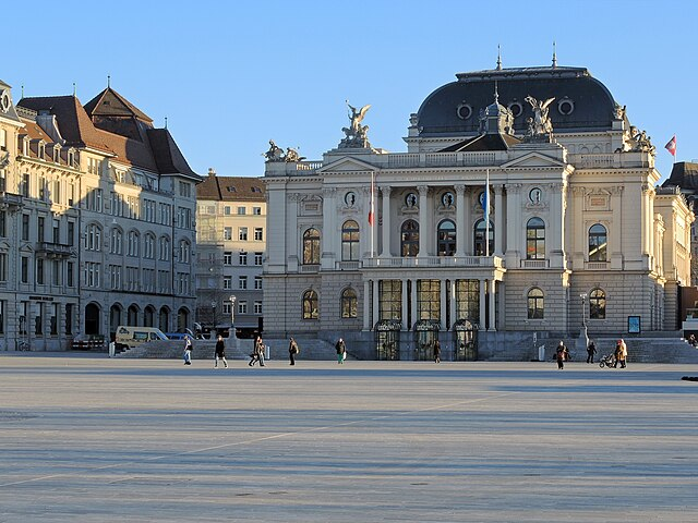 Opernhaus - Sechseläutenplatz