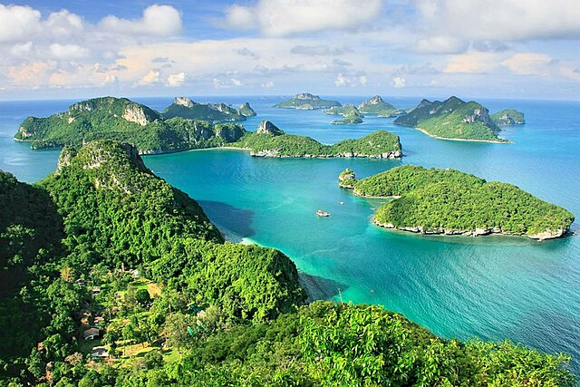 Islands-Near-Koh-Samui-Ang-Thong-National-Marine-Park